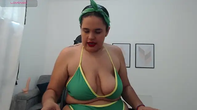 Snapshot of natalia_curvy1 chatting on 26, 9, 2025 natalia curvy1 online show from 26, 9, 2025