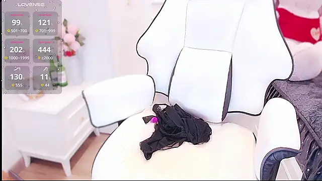 Snapshot of PimChanOK chatting on 8, 10, 2025 PimChanOK online show from 8, 10, 2025