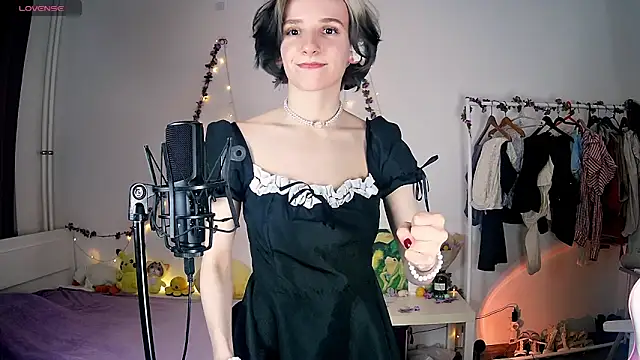 Violet Veliya online show from 2, 3, 2025