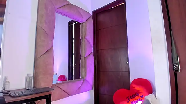 Snapshot of naatashamendozaa chatting on 25, 9, 2025 naatashamendozaa online show from 25, 9, 2025