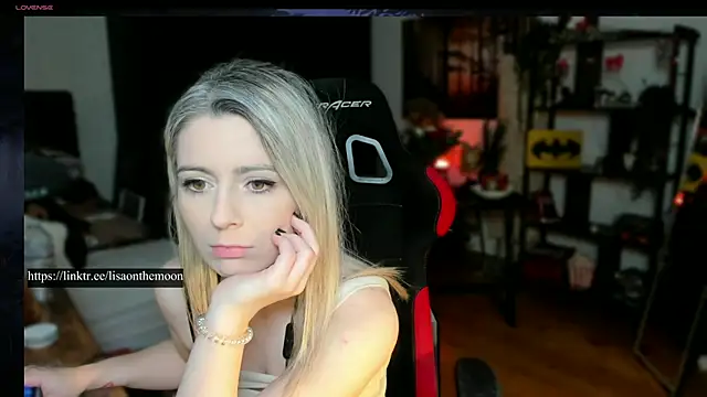 Lisaonthemoon online show from 6, 3, 2025