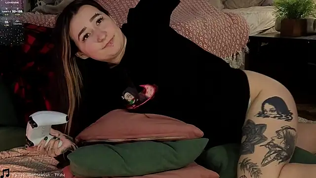 Megan  Hart online show from 20, 12, 2024