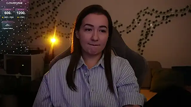 Megan  Hart online show from 15, 11, 2025