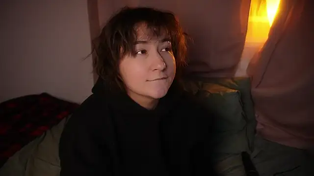 Megan  Hart online show from 26, 4, 2026