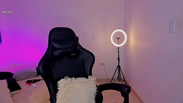 melanyrouse1 online show from 23, 4, 2026