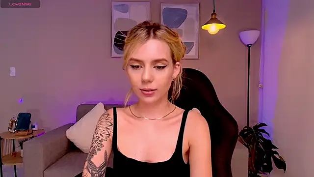 Snapshot of MirandaShaw chatting on 13, 1, 2025 MirandaShaw online show from 13, 1, 2025