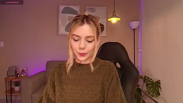 Snapshot of MirandaShaw chatting on 9, 2, 2025 MirandaShaw online show from 9, 2, 2025