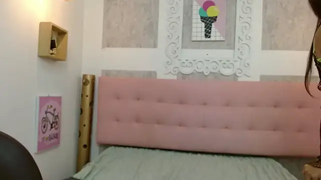 Cloeandtyfanny online show from 7, 3, 2025