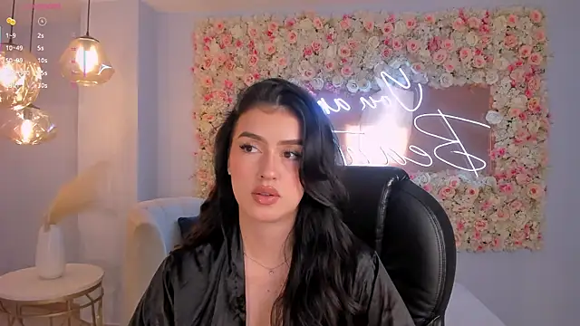 PaulinaSantos  online show from 1, 11, 2025