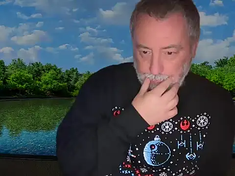 Snapshot of LondonTeffy chatting on 22, 12, 2025 LondonTeffy online show from 22, 12, 2025