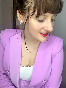 Snapshot of victoirenextdoor chatting on 19, 10, 2025 victoirenextdoor online show from 19, 10, 2025