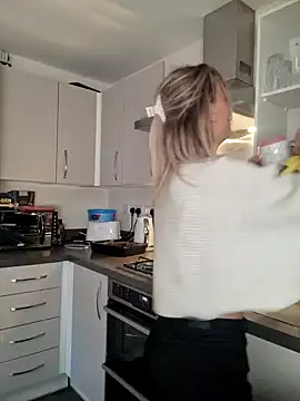 SweetMonicaUK online show from 7, 1, 2025