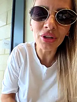 SweetMonicaUK online show from 2, 10, 2025