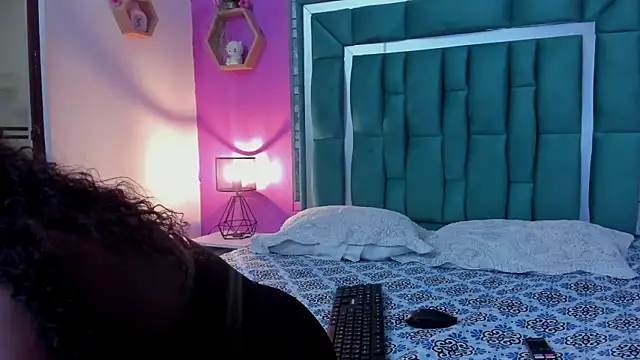 LORENSCOLLINS online show from 5, 3, 2026