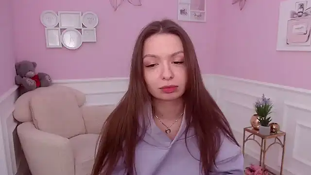 LucySkilar online show from 2, 12, 2024