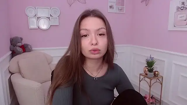 LucySkilar online show from 12, 12, 2024