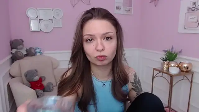 LucySkilar online show from 23, 12, 2025