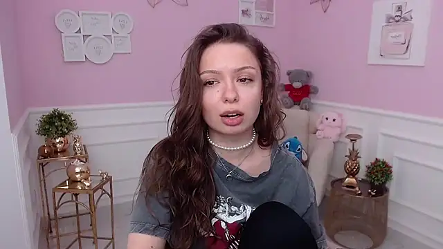 LucySkilar online show from 3, 2, 2026