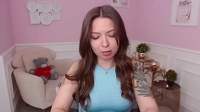 LucySkilar online show from 9, 7, 2026