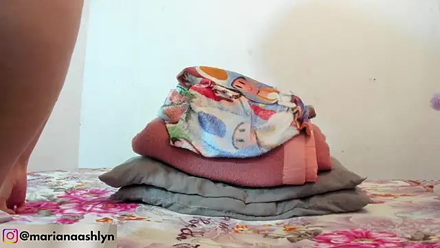 Melaniegirl17 online show from 2, 10, 2025