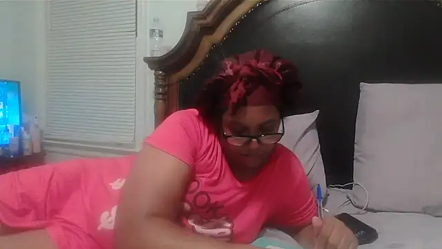 Snapshot of ebonyred chatting on 1, 10, 2025 ebonyred online show from 1, 10, 2025