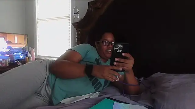 Snapshot of ebonyred chatting on 9, 10, 2025 ebonyred online show from 9, 10, 2025