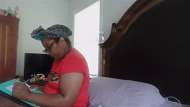 Snapshot of ebonyred chatting on 10, 10, 2025 ebonyred online show from 10, 10, 2025