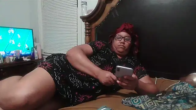 Snapshot of ebonyred chatting on 19, 10, 2025 ebonyred online show from 19, 10, 2025