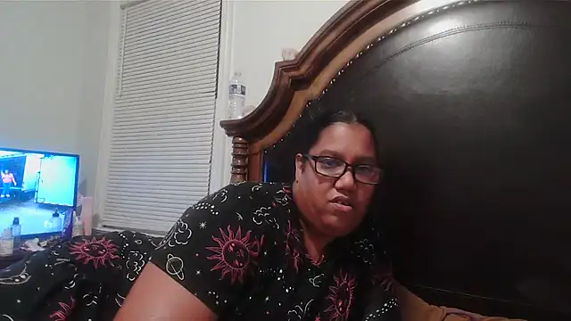 Snapshot of ebonyred chatting on 24, 10, 2025 ebonyred online show from 24, 10, 2025