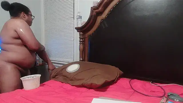 Snapshot of ebonyred chatting on 5, 11, 2025 ebonyred online show from 5, 11, 2025