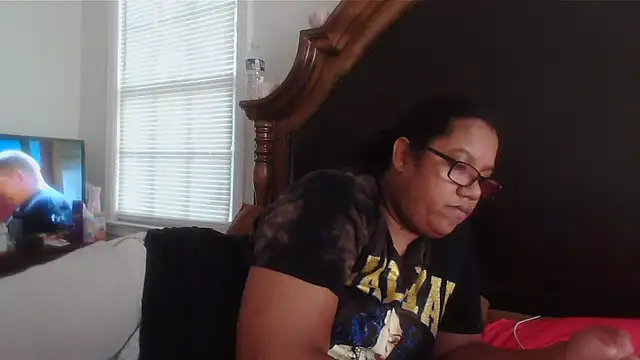 Snapshot of ebonyred chatting on 6, 11, 2025 ebonyred online show from 6, 11, 2025