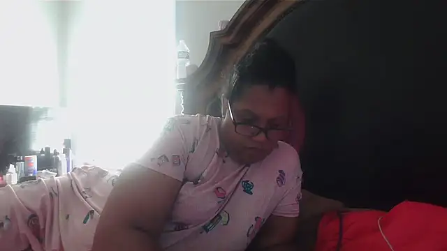 Snapshot of ebonyred chatting on 20, 11, 2025 ebonyred online show from 20, 11, 2025