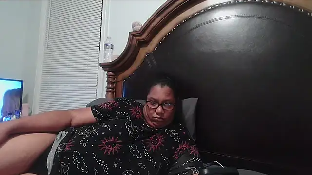 Snapshot of ebonyred chatting on 27, 11, 2025 ebonyred online show from 27, 11, 2025