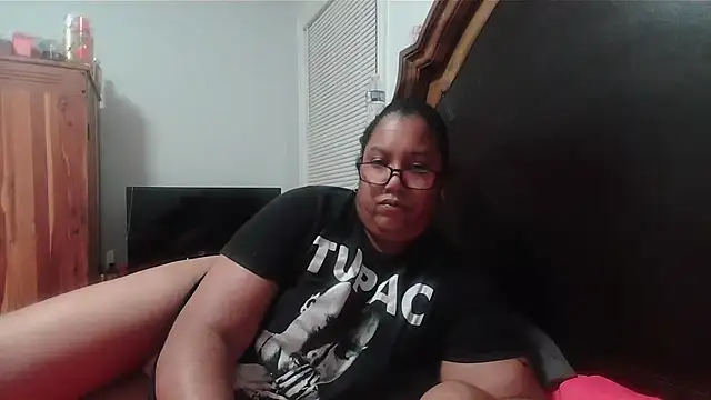 Snapshot of ebonyred chatting on 14, 12, 2025 ebonyred online show from 14, 12, 2025