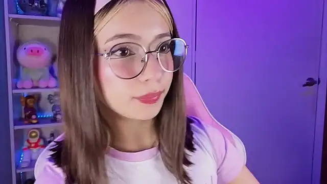 EmilyMiller  online show from 11, 10, 2025