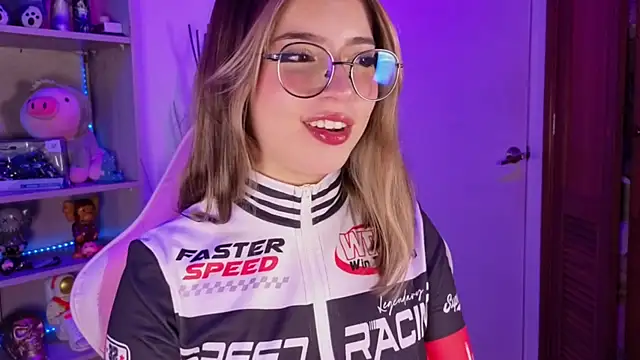 EmilyMiller  online show from 16, 4, 2026