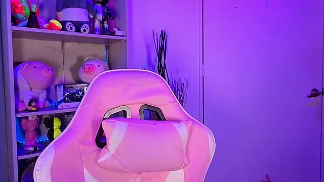 EmilyMiller  online show from 21, 4, 2026