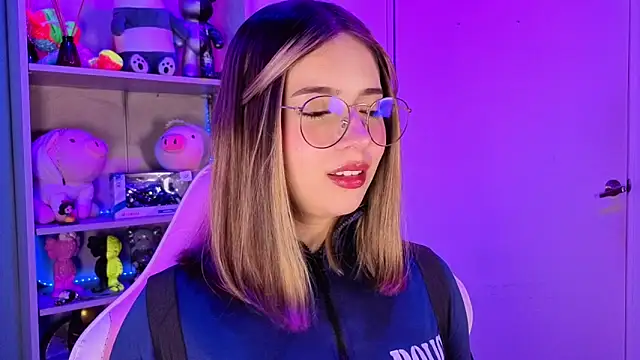 EmilyMiller  online show from 22, 4, 2026