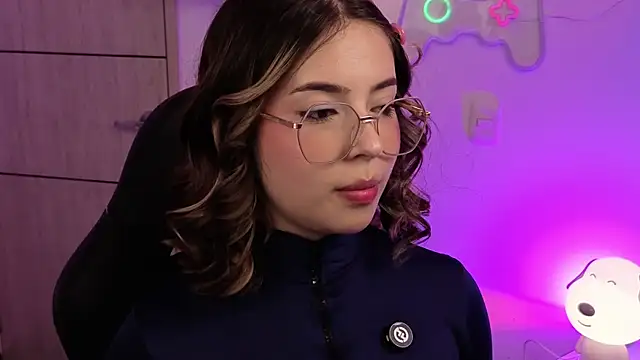 EmilyMiller  online show from 19, 6, 2026