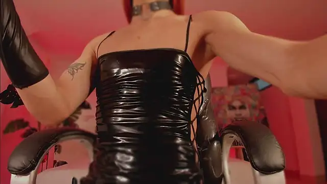 Taylor  foxxx online show from 4, 12, 2024