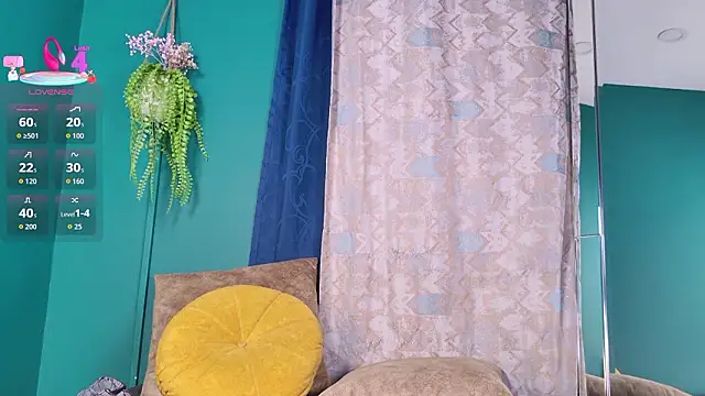 Layla 17 online show from 1, 4, 2026