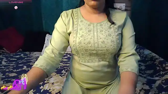 Snapshot of Trezza chatting on 3, 12, 2024 Trezza online show from 3, 12, 2024