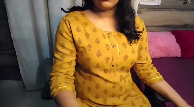 Snapshot of Trezza chatting on 7, 12, 2024 Trezza online show from 7, 12, 2024