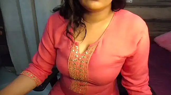 Snapshot of Trezza chatting on 23, 12, 2024 Trezza online show from 23, 12, 2024