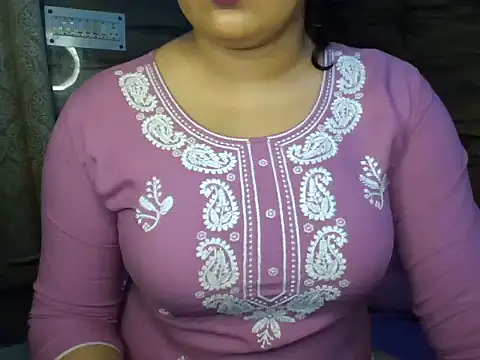 Snapshot of Trezza chatting on 10, 9, 2025 Trezza online show from 10, 9, 2025