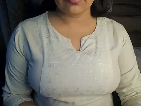 Snapshot of Trezza chatting on 25, 10, 2025 Trezza online show from 25, 10, 2025