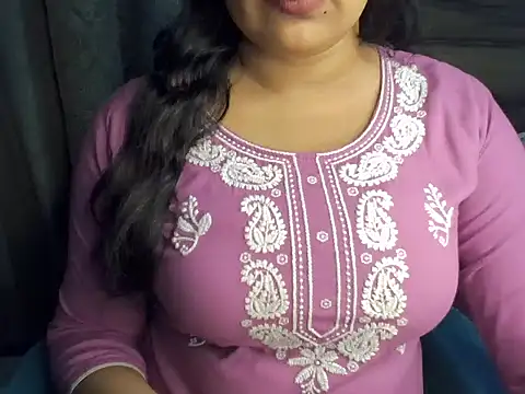 Snapshot of Trezza chatting on 27, 10, 2025 Trezza online show from 27, 10, 2025