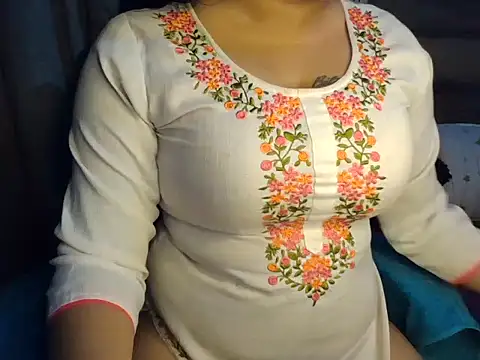 Snapshot of Trezza chatting on 29, 10, 2025 Trezza online show from 29, 10, 2025