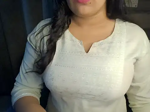 Snapshot of Trezza chatting on 3, 11, 2025 Trezza online show from 3, 11, 2025