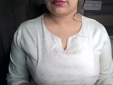 Snapshot of Trezza chatting on 14, 11, 2025 Trezza online show from 14, 11, 2025